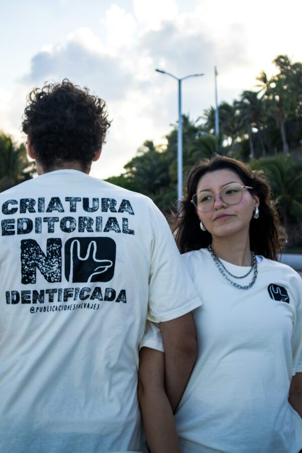 Playera criatura salvaje