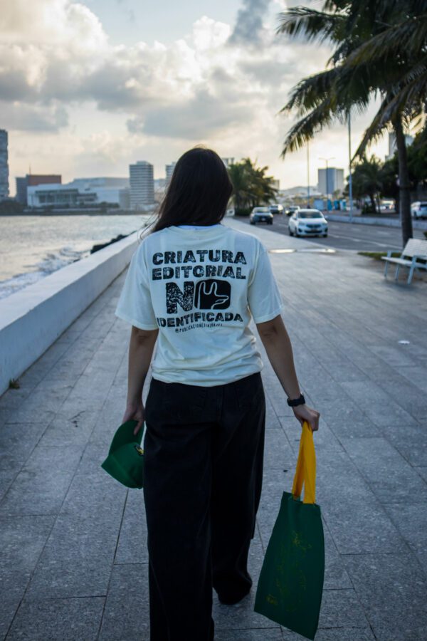 Playera criatura salvaje