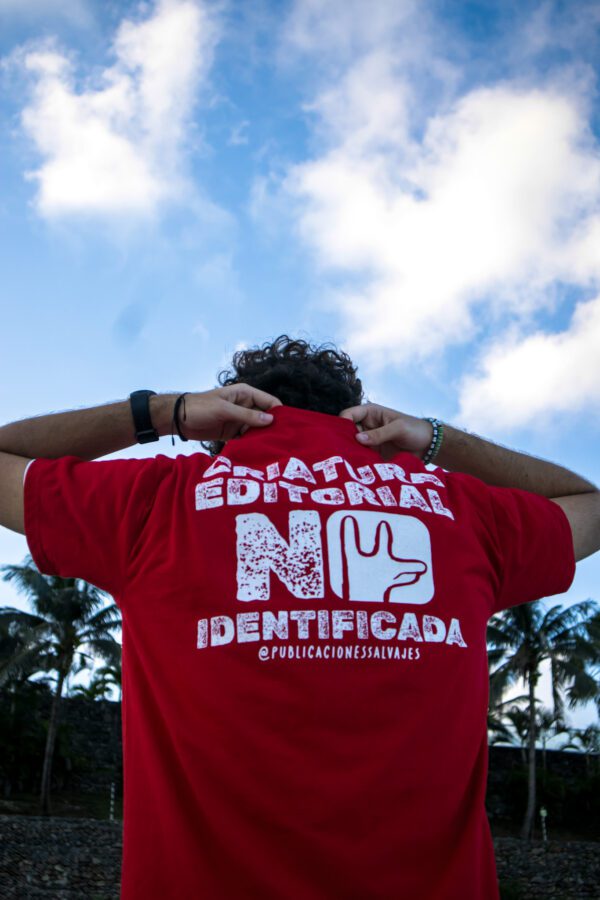 Playera criatura salvaje
