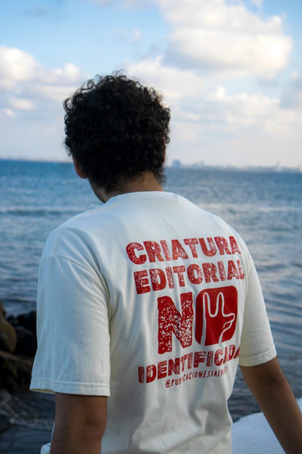 Playera criatura salvaje
